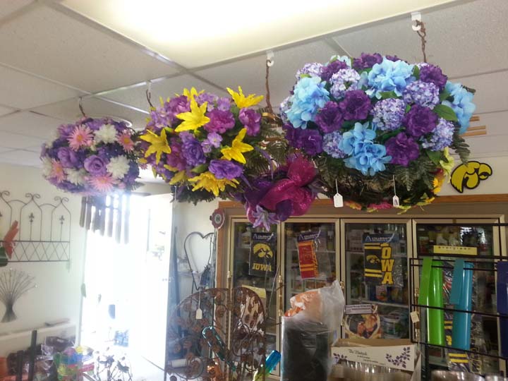 Sue's Flower & Garden Center Greenhouse Manchester, IA